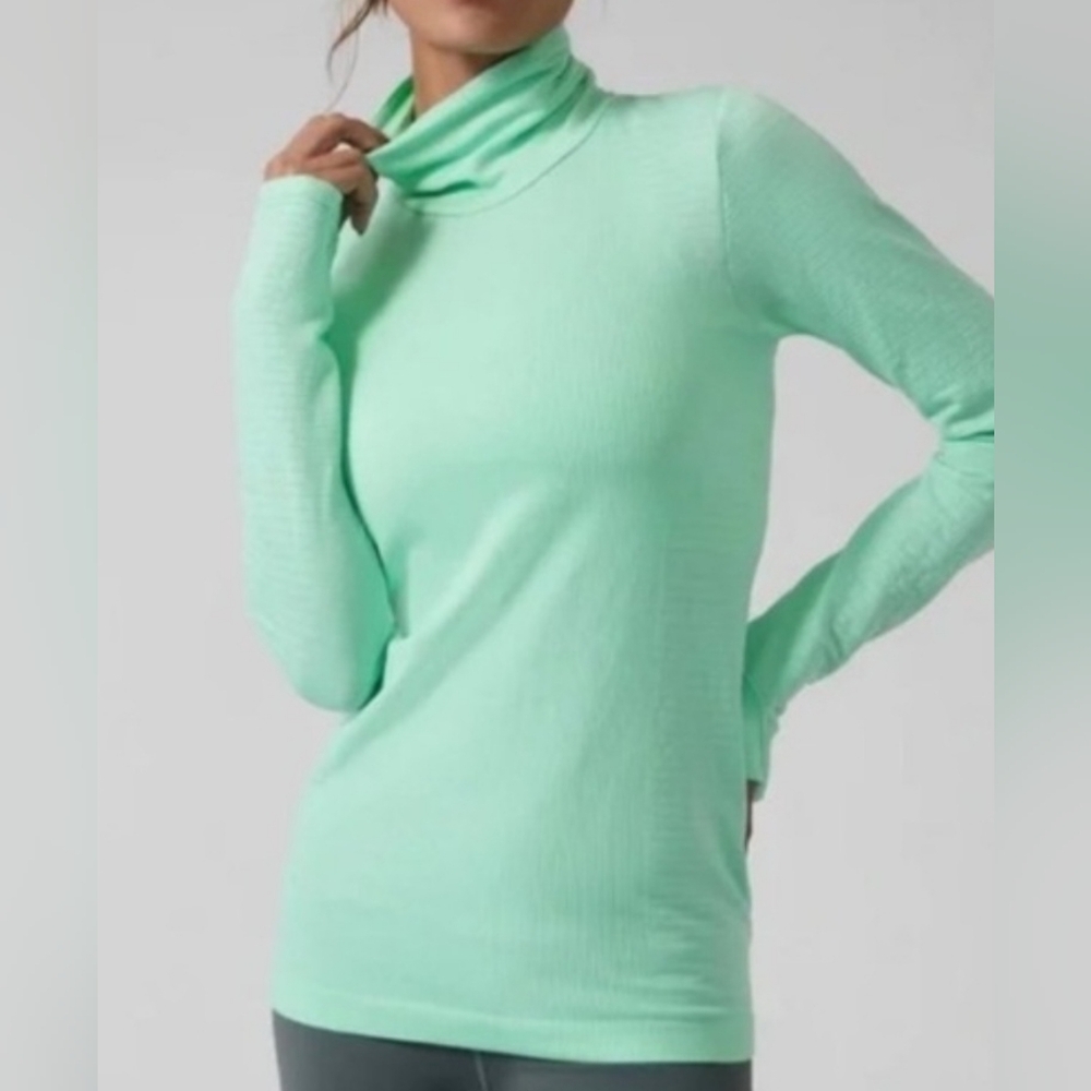 Athleta Flurry Blizzard Turtleneck Mint Green Fall Running